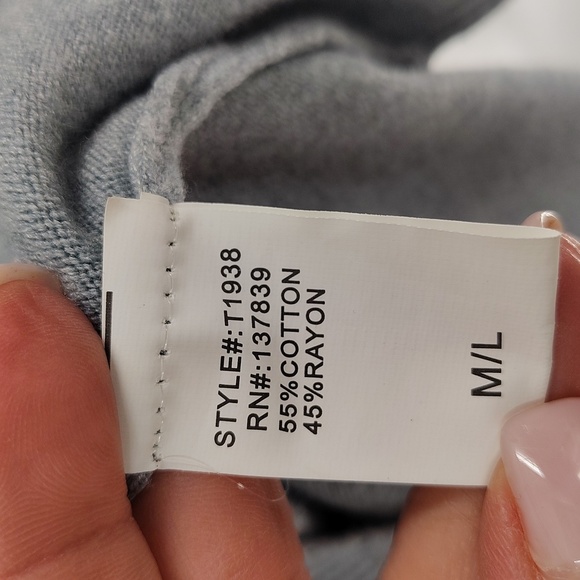 DREAMERS blue sweater V Neck size Medium Large Soft long Sleeve - Picture 6 of 8